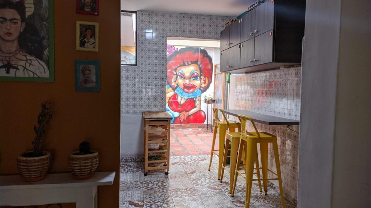 Casa Tuvia Parque Hostel Medellin Exterior photo